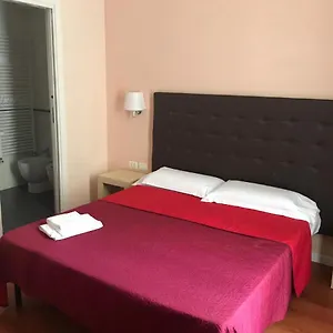 Elle Cavour Pensión Roma